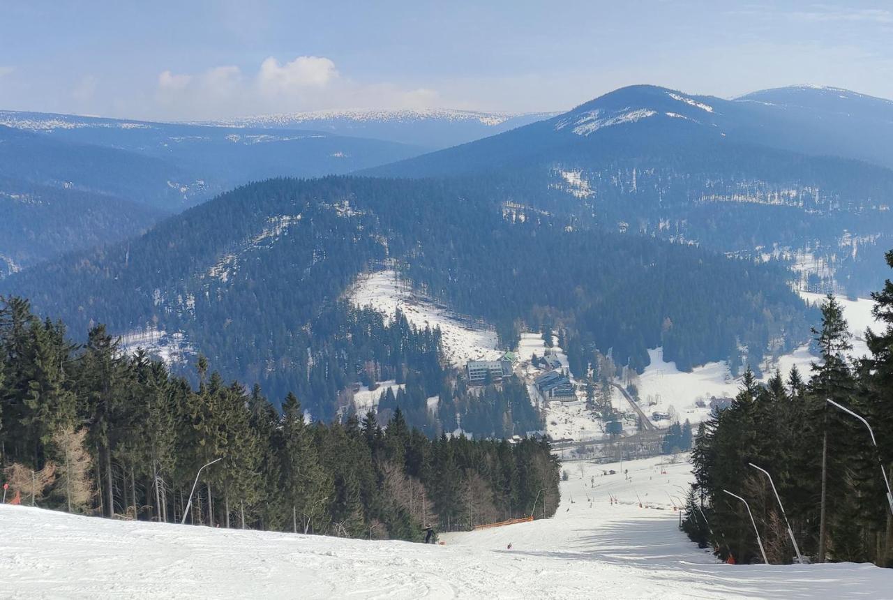 Enjoyharrachov - Atraktivni Slunny Klimatizovany Apartman 14 V Centru Harrachova Se Saunou, Parkovanim, Wifi-Wlan, Sat, Herni Konzoli, Pc S Win 10, Netflix Zdarma A Moznosti Dobijeni Auta S Jedinecnym Vyhledem Na Certovu Horu Se Skokanskymi Mustky ภายนอก รูปภาพ