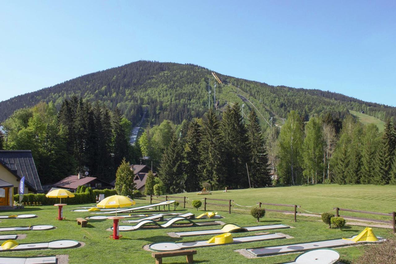 Enjoyharrachov - Atraktivni Slunny Klimatizovany Apartman 14 V Centru Harrachova Se Saunou, Parkovanim, Wifi-Wlan, Sat, Herni Konzoli, Pc S Win 10, Netflix Zdarma A Moznosti Dobijeni Auta S Jedinecnym Vyhledem Na Certovu Horu Se Skokanskymi Mustky ภายนอก รูปภาพ
